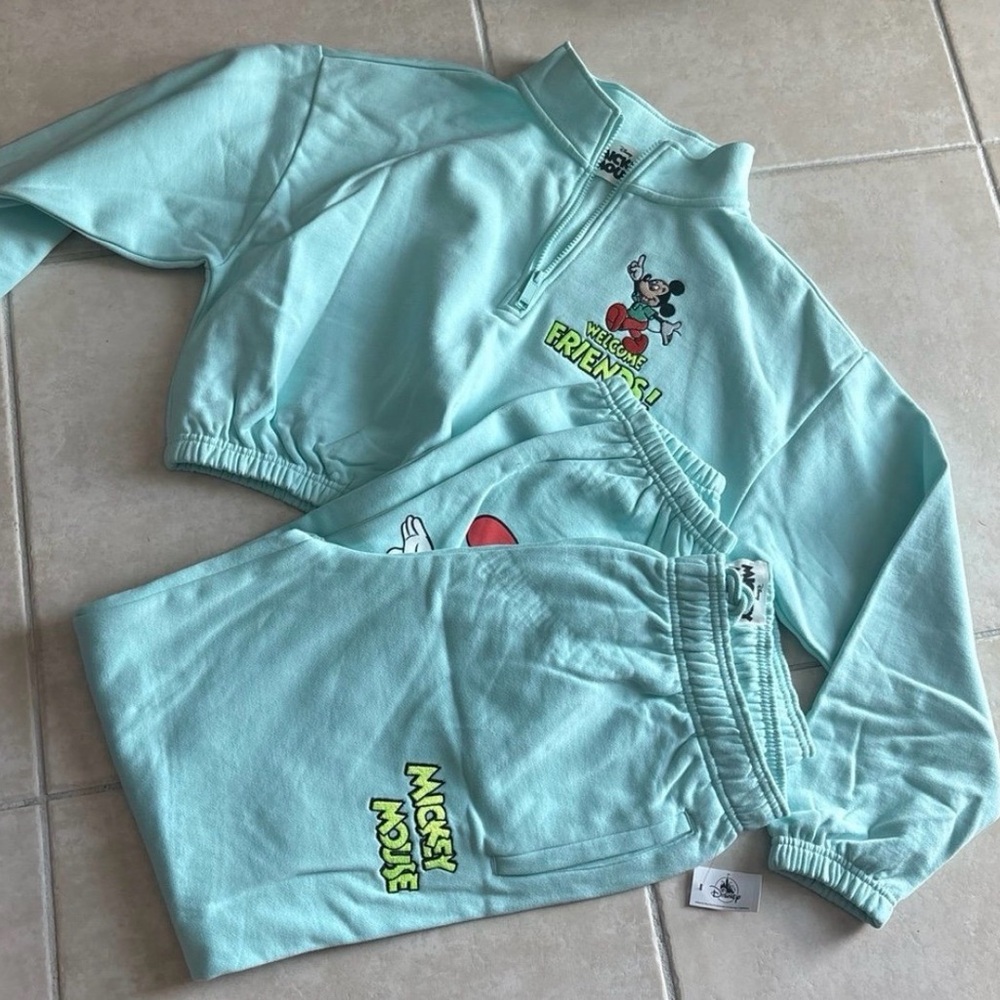 Mickey crop Pullover and jogger pants set